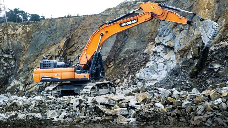 GRANITA Lomy Assembles a Fleet of 11 Doosan Machines